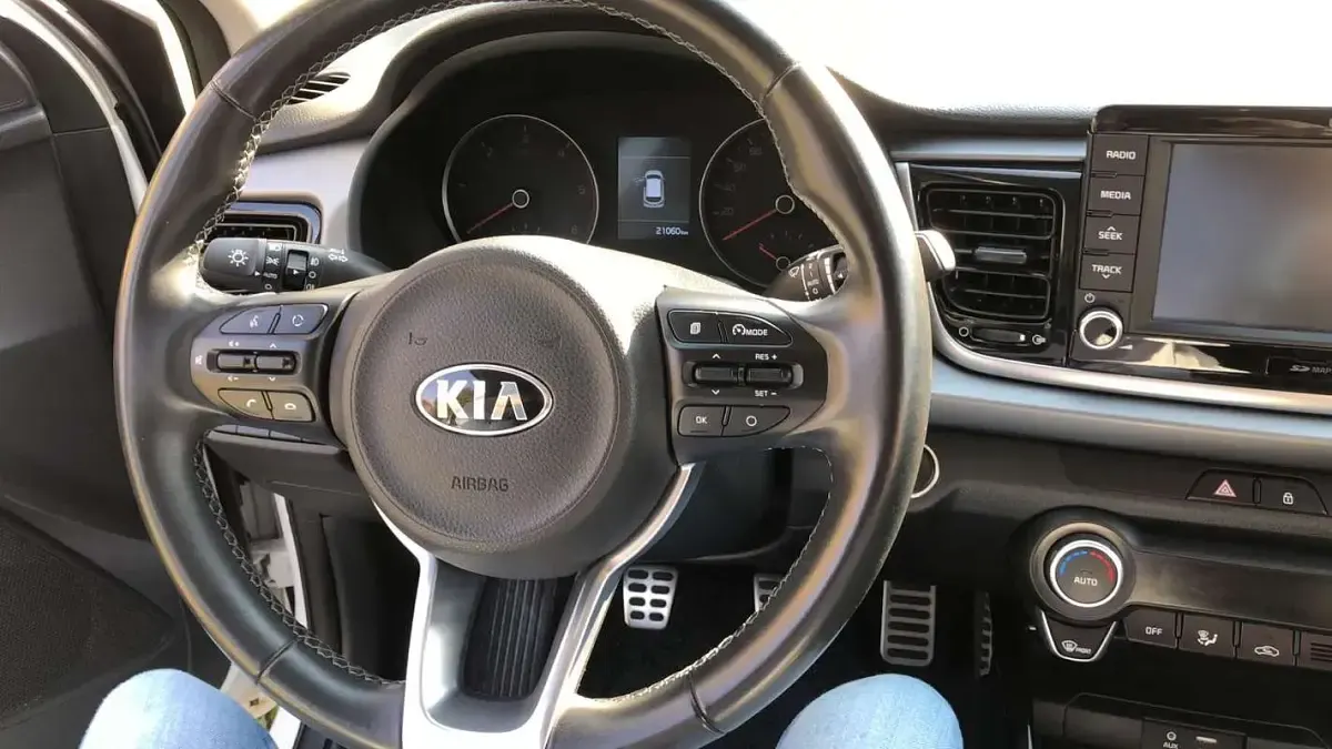 Usata Kia Rio 90 CV (66 kW) 2017 Bianco Berlina