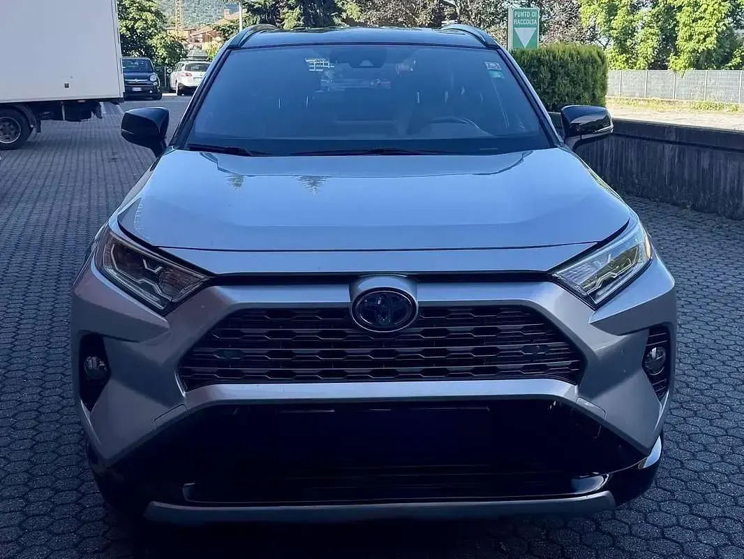 Usata Toyota RAV4 Hybrid Style 178 CV (130 kW) 2021 Argento SUV