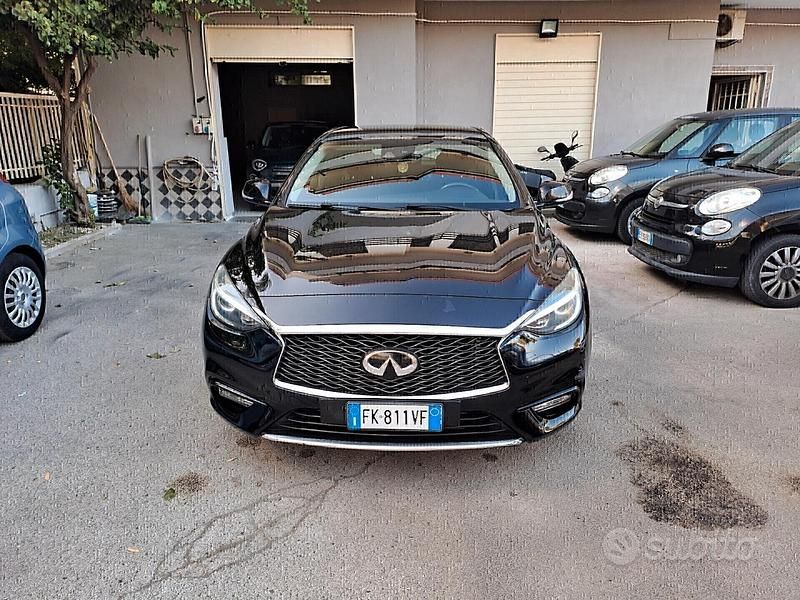 Usata Infiniti Q30 Premium 109 CV (80 kW) 2017 Nero Berlina