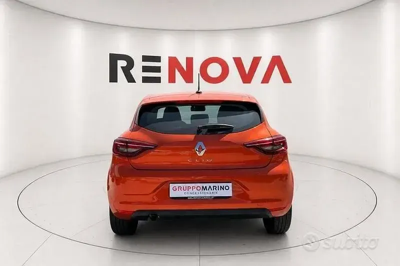 Usata Renault Clio V Equilibre 101 CV (74 kW) 2023 Arancione Berlina