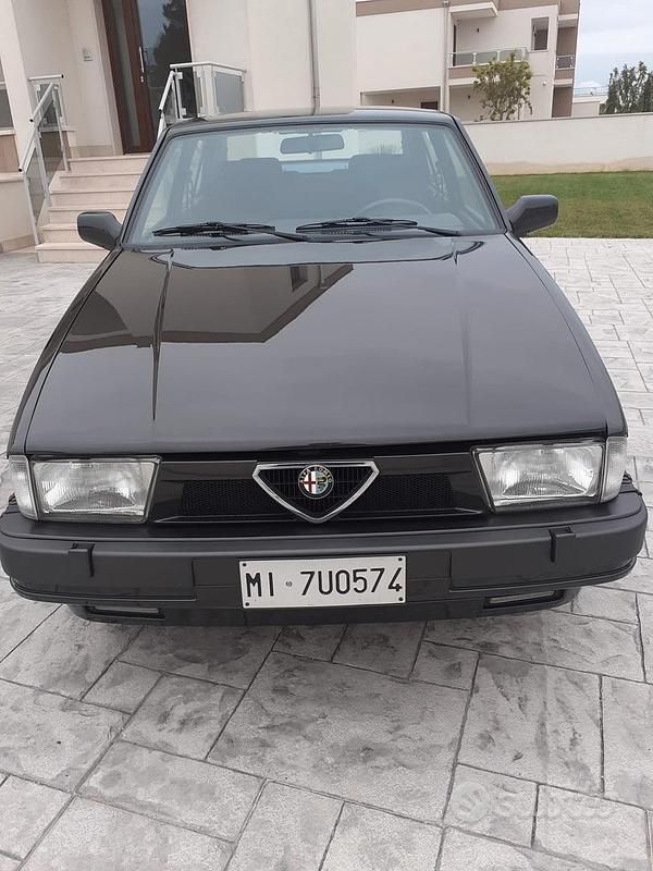 Usata 1991 Alfa Romeo 75 Quadrifoglio Verde Tre volumi | 40.000 € - Immagine 1/4