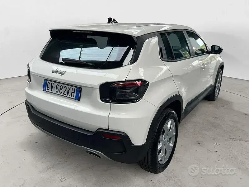 Käytetty Jeep Avenger Altitude 101 HP (74 kW) 2024 Valkoinen Katumaasturi