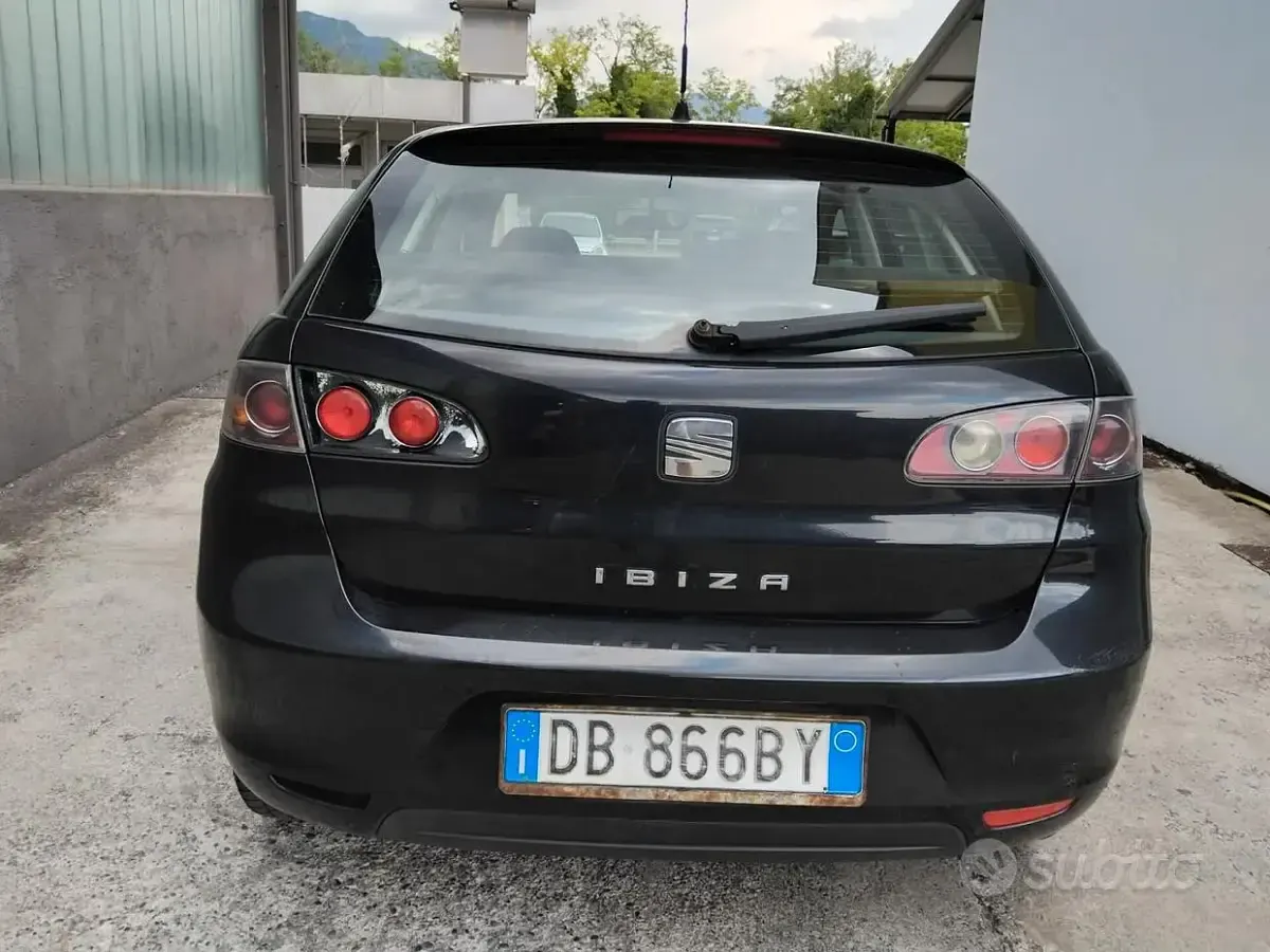 Usata Seat Ibiza 75 CV (55 kW) 2006 Nero Utilitaria