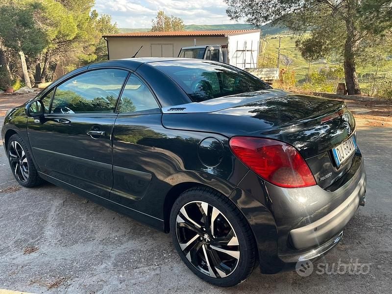Usata Peugeot 207 CC 110 CV (80 kW) 2007 Nero Cabrio