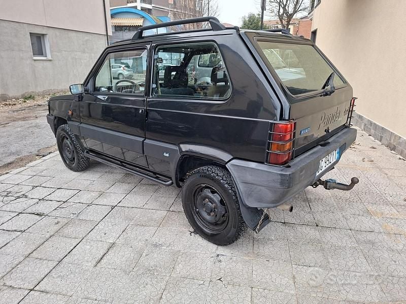 Usata Fiat Panda 4x4 Trekking 54 CV (39 kW) 2000 Nero Utilitaria