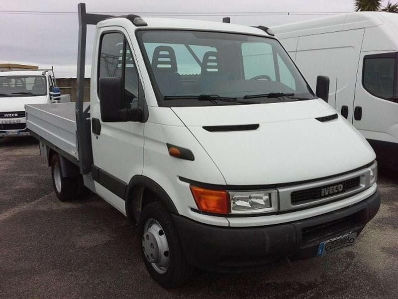 Usata Iveco Daily 129 CV (94 kW) 2000 Bianco