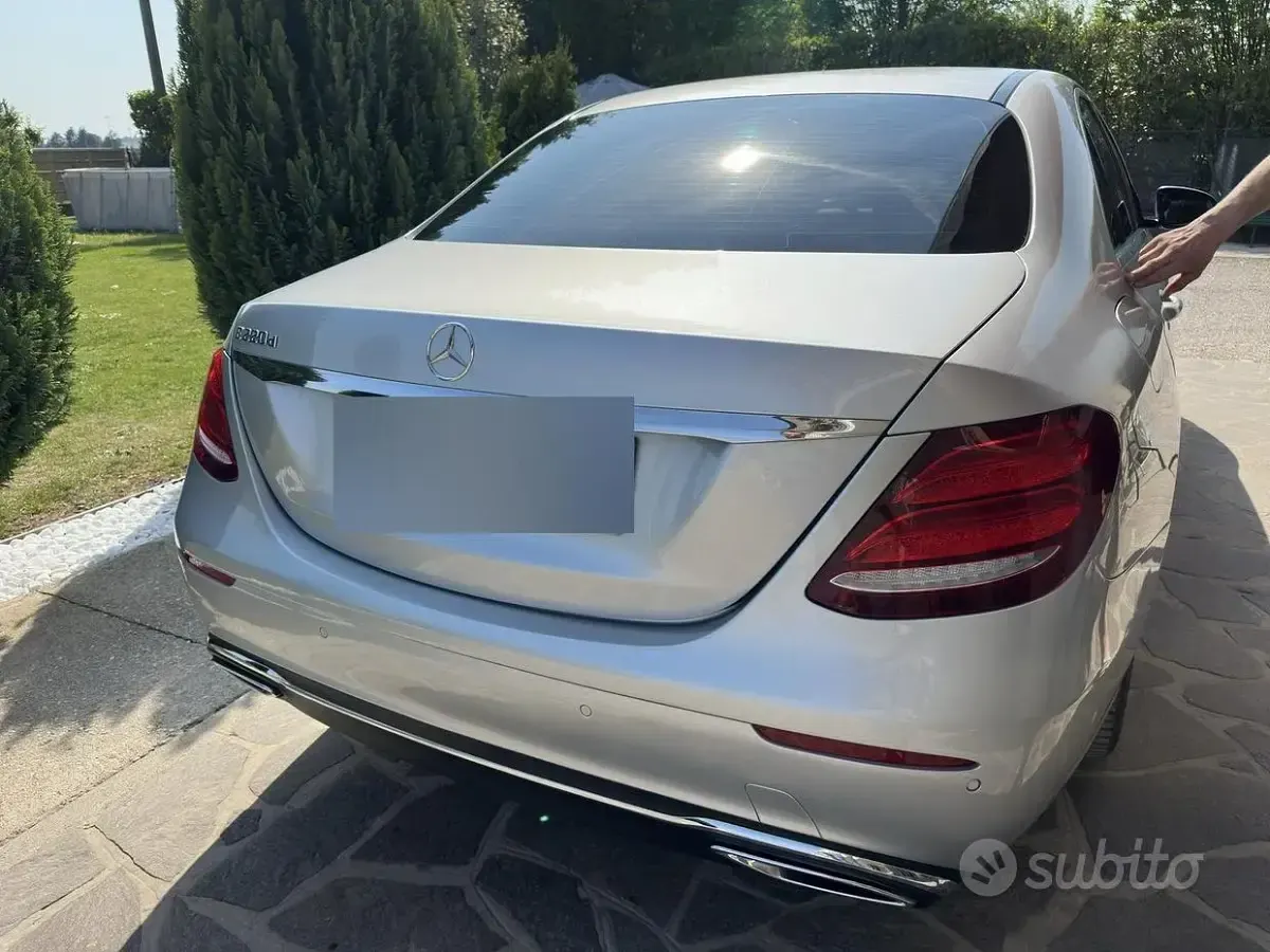 Usata Mercedes E220 194 CV (142 kW) 2016 Grigio Berlina