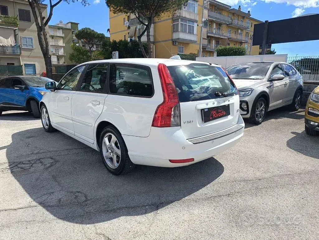 Usata Volvo V50 109 CV (80 kW) 2011 Bianco Station wagon