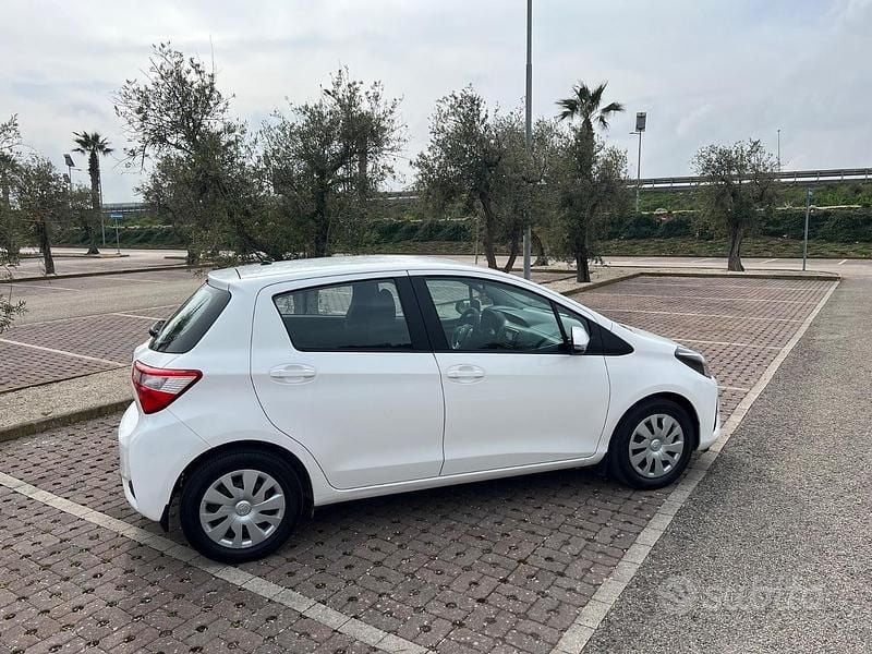 Usata Toyota Yaris 72 CV (52 kW) 2019 Bianco Berlina