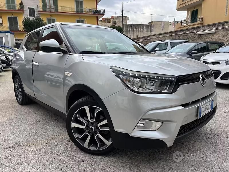 Usata Ssangyong (KGM) Tivoli 115 CV (84 kW) 2016 Grigio SUV