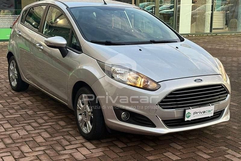 Usata Ford Fiesta 75 CV (55 kW) 2015 Bianco Utilitaria