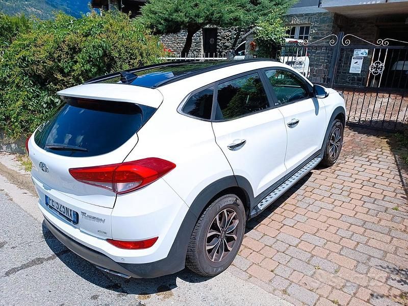 Usata Hyundai Tucson Xpossible 136 CV (100 kW) 2016 Bianco SUV