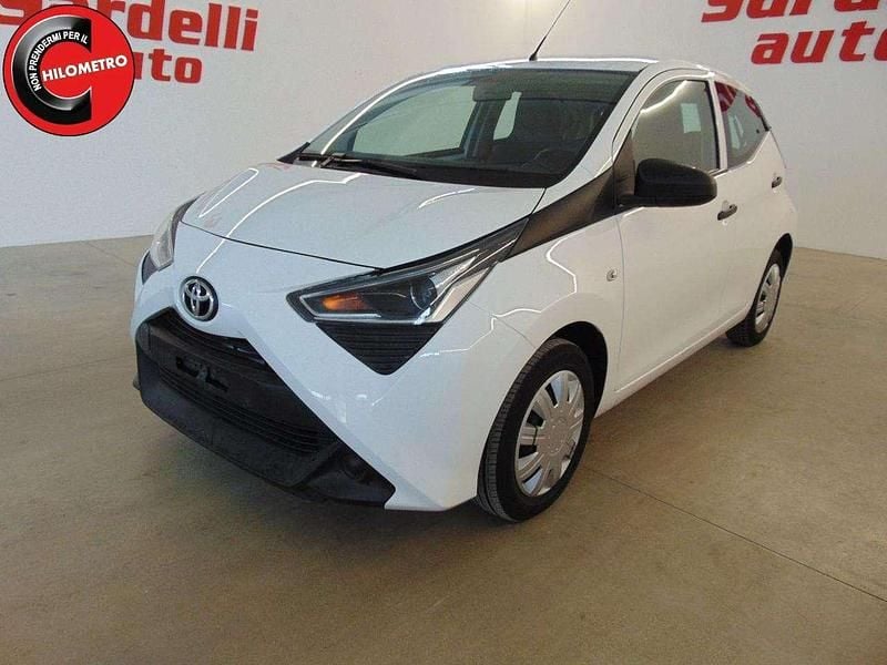 Usata Toyota Aygo Connect Style 72 CV (52 kW) 2022 Bianco Utilitaria