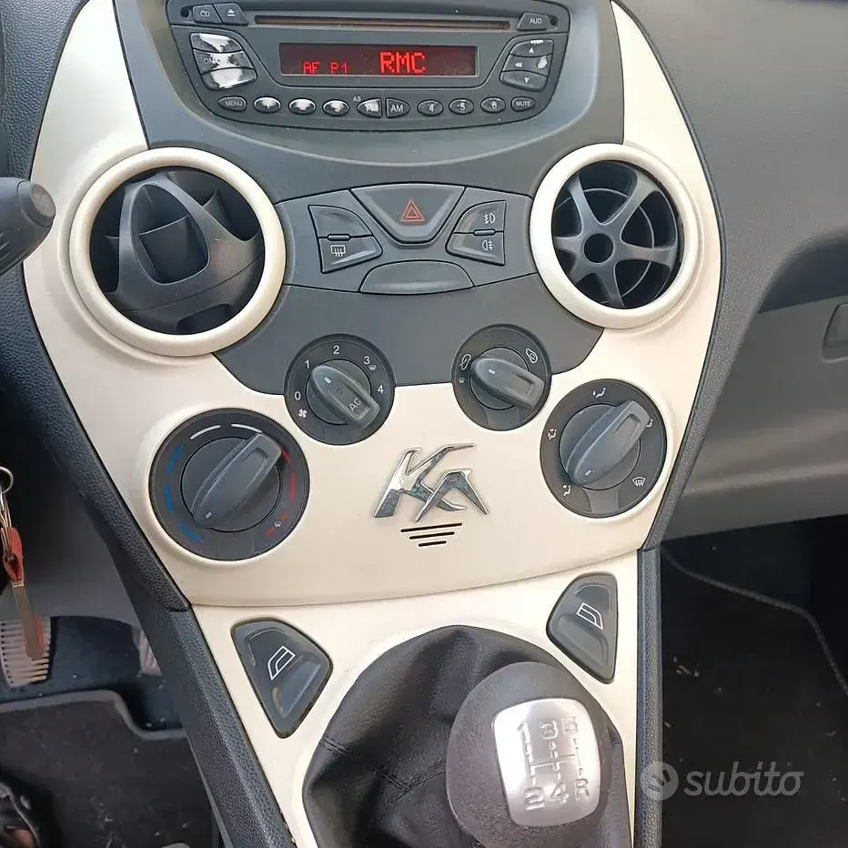 Usata Ford Ka 69 CV (50 kW) 2010 Nero Utilitaria