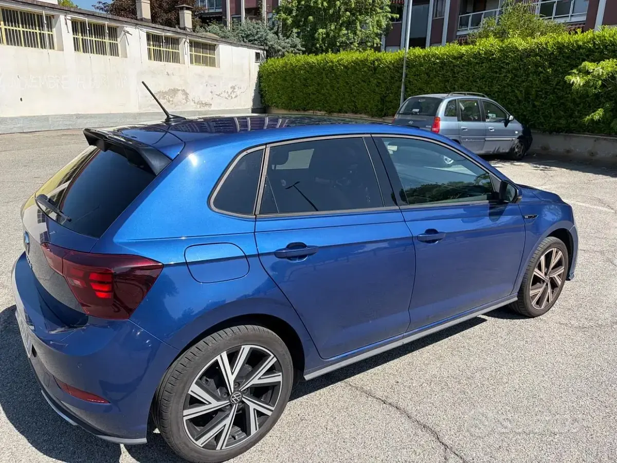 Usata VW Polo R-line 95 CV (69 kW) 2023 Blu Utilitaria