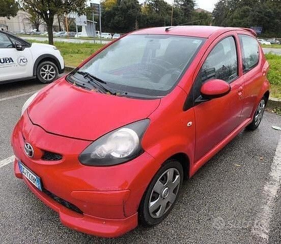 Usata Toyota Aygo Sol 68 CV (50 kW) 2007 Rosso Utilitaria