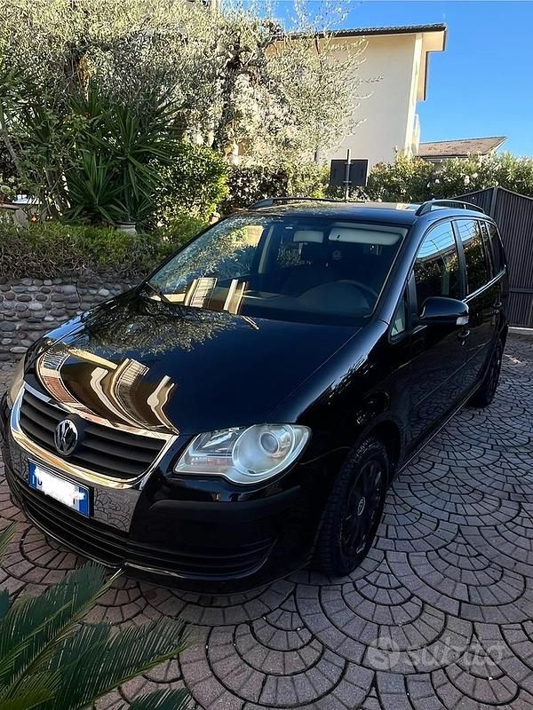 Nero Usata 2007 VW Touran Monovolume | 4700 € (Buon prezzo) - Immagine 1/4