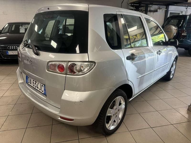 Usata Mazda 2 Style 75 CV (55 kW) 2006 Argento Utilitaria