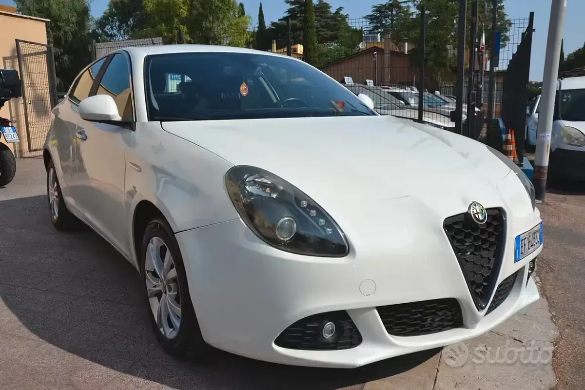 Usata Alfa Romeo Giulietta 105 CV (77 kW) 2011 Bianco Utilitaria
