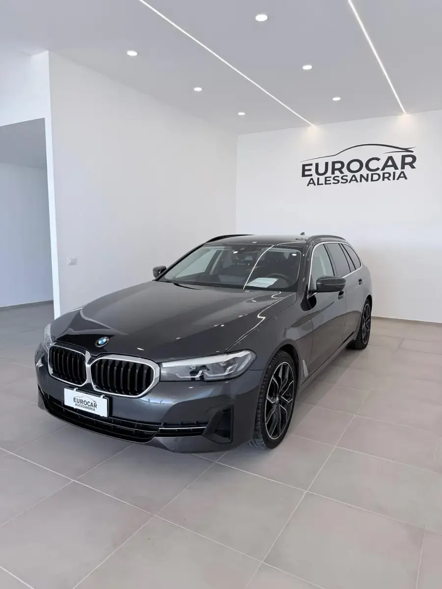 Usata BMW 520 Luxury Line 190 CV (139 kW) 2022 Grigio Station wagon