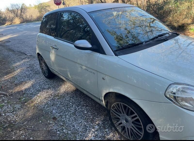 Usata Lancia Ypsilon 60 CV (44 kW) 2008 Bianco Utilitaria