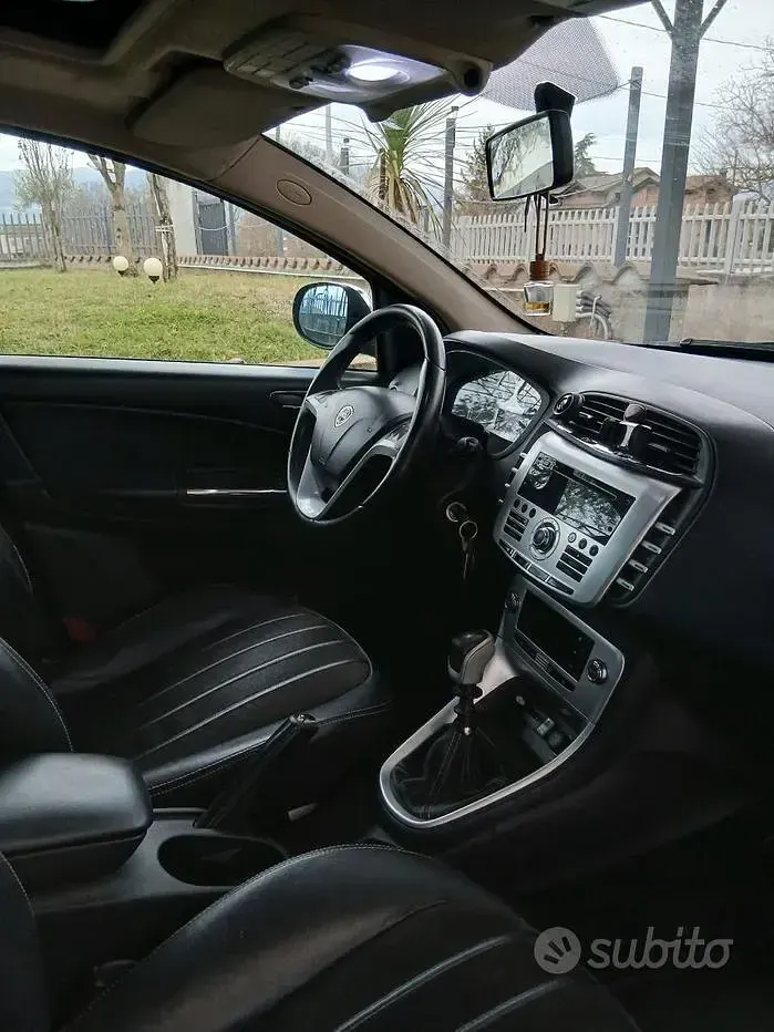 Usata Lancia Delta 120 CV (88 kW) 2009 Grigio Utilitaria