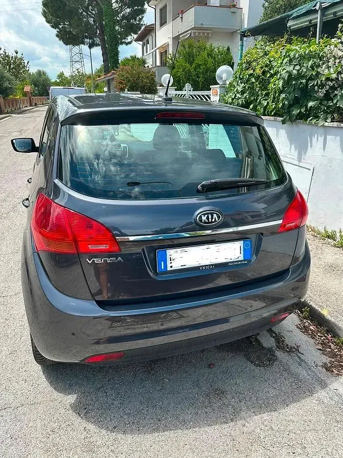 Usata Kia Venga Active 90 CV (66 kW) 2015 Grigio Utilitaria