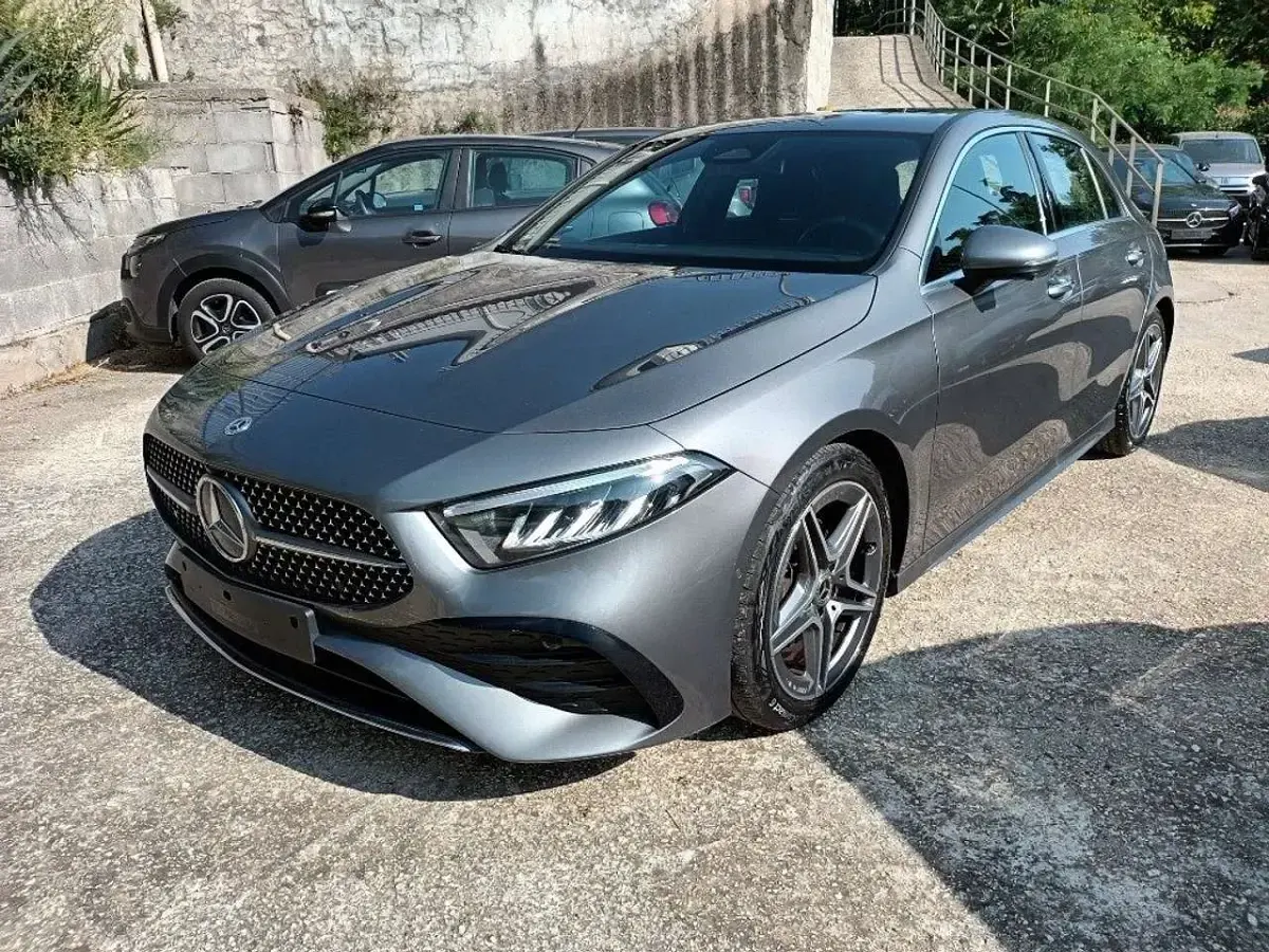 Usata Mercedes A180 AMG line 116 CV (85 kW) 2024 Grigio Berlina