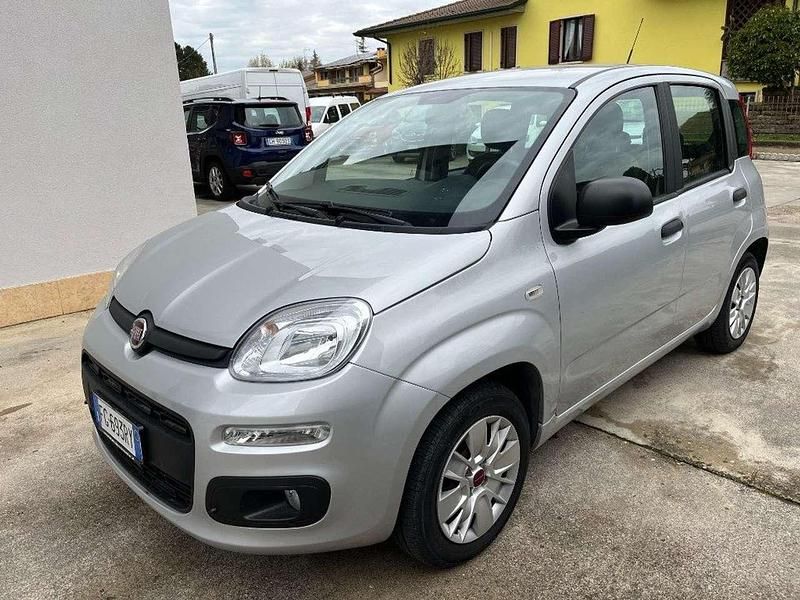 Argento Usata 2016 Fiat Panda Easy Tre volumi | 7300 € (Buon prezzo) - Immagine 1/4