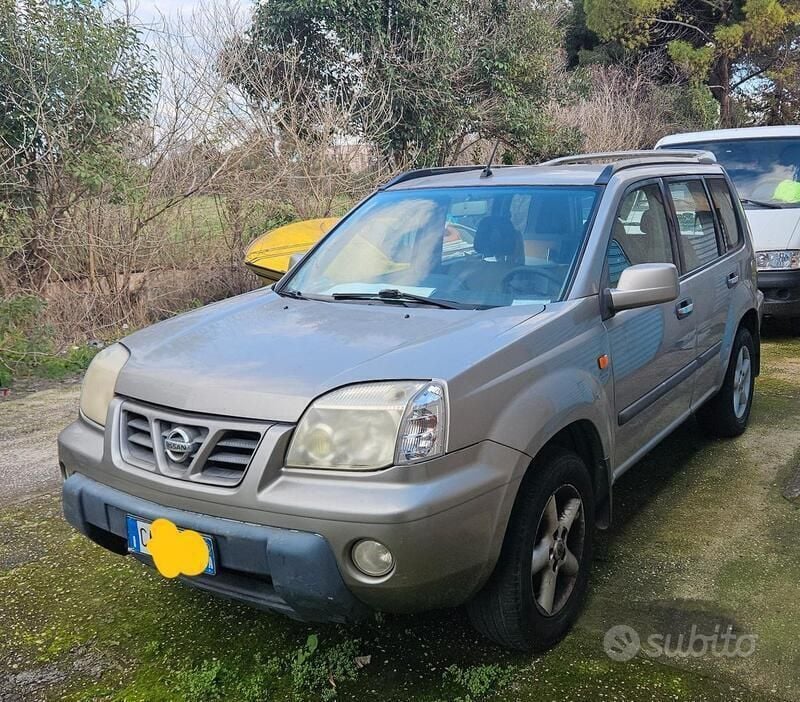 Usata Nissan X-Trail 114 CV (83 kW) 2002 Grigio SUV