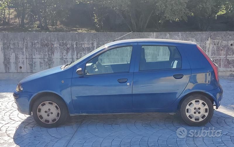 Usata Fiat Punto 86 CV (63 kW) 2003 Blu Utilitaria