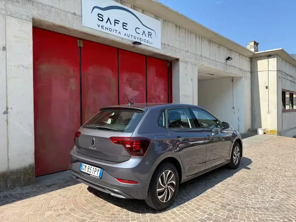 Usata VW Polo Life 95 CV (69 kW) 2023 Grigio Utilitaria