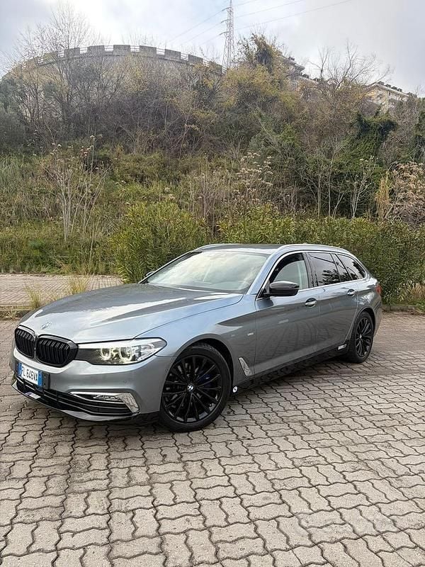 Usata BMW 520 Luxury Line 190 CV (139 kW) 2017 Grigio Station wagon