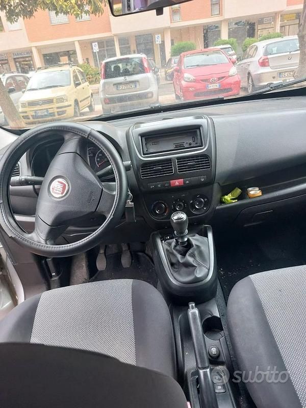 Usata Fiat Doblò 100 CV (73 kW) 2012 Grigio Monovolume