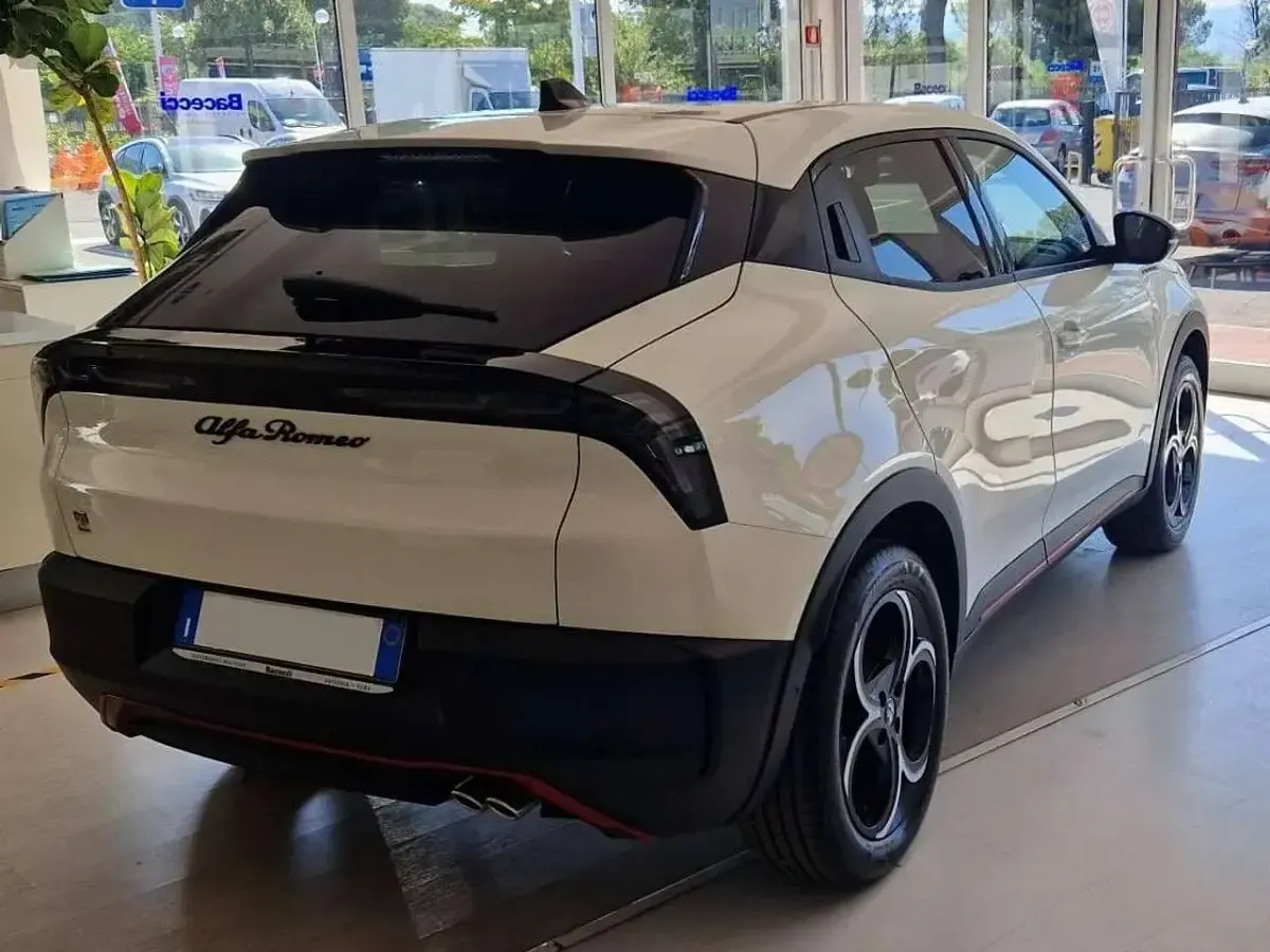 Nuova Alfa Romeo GT Junior Edizione Speciale 136 CV (100 kW) 2025 Bianco SUV