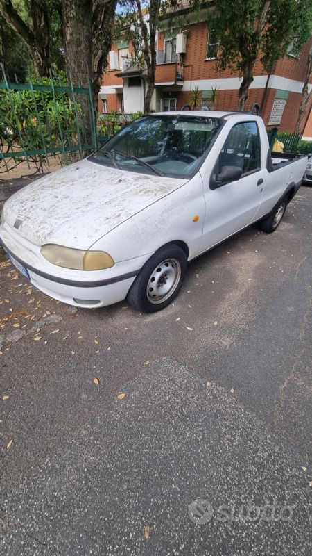 Usata Fiat Strada 70 CV (51 kW) 2001 Bianco Pick-up