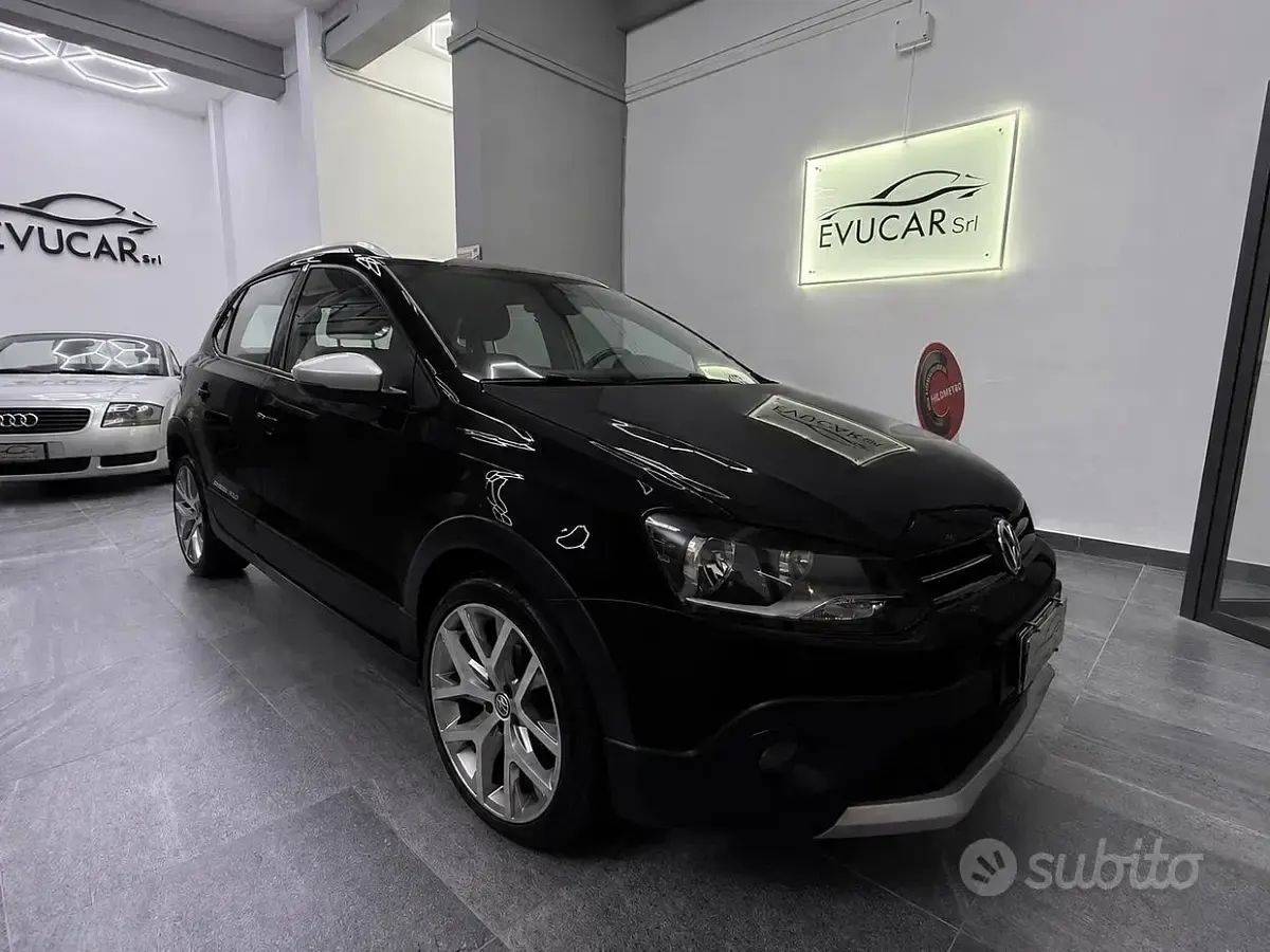 Käytetty VW Polo Cross 90 HP (66 kW) 2017 Musta Viistoperä