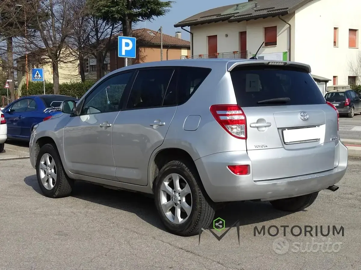 Usata Toyota RAV4 150 CV (110 kW) 2011 Grigio SUV