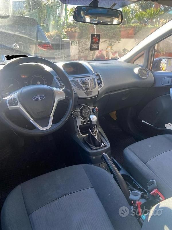 Usata Ford Fiesta 60 CV (44 kW) 2012 Nero Berlina