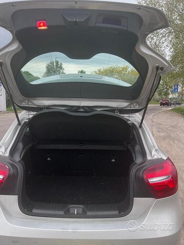 Usata Mercedes A200 163 CV (119 kW) 2020 Grigio Berlina