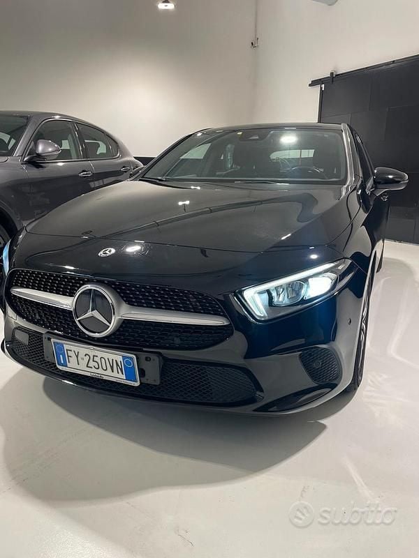 Usata Mercedes A180 Premium 136 CV (100 kW) 2019 Nero Berlina