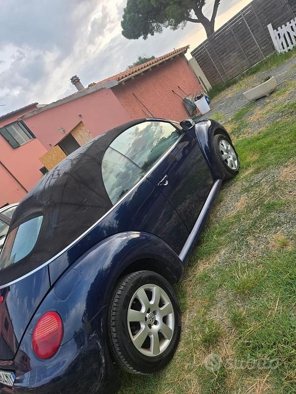 Usata VW New Beetle 105 CV (77 kW) 2005 Blu Utilitaria