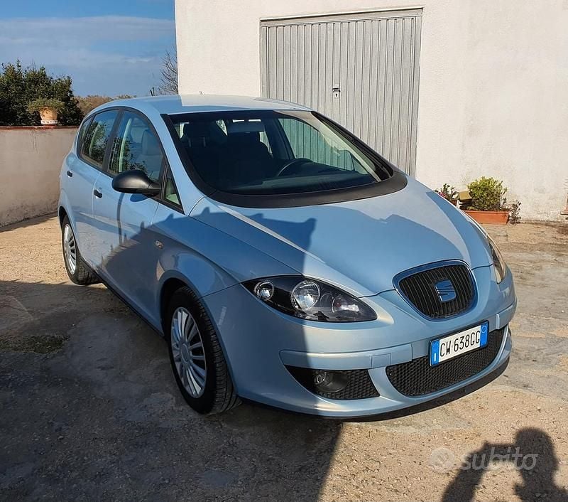 Usata 2005 Seat Altea Monovolume | 2900 € (Buon prezzo) - Immagine 1/4