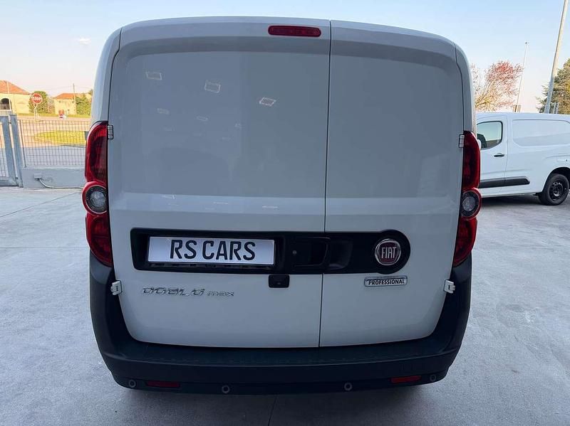 Usata Fiat Doblò 120 CV (88 kW) 2021 Bianco Monovolume