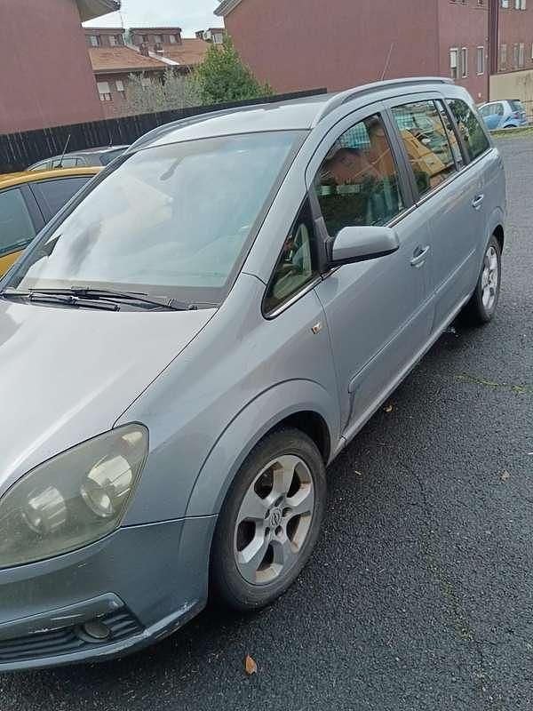 Usata Opel Zafira Club 101 CV (74 kW) 2006 Argento Monovolume