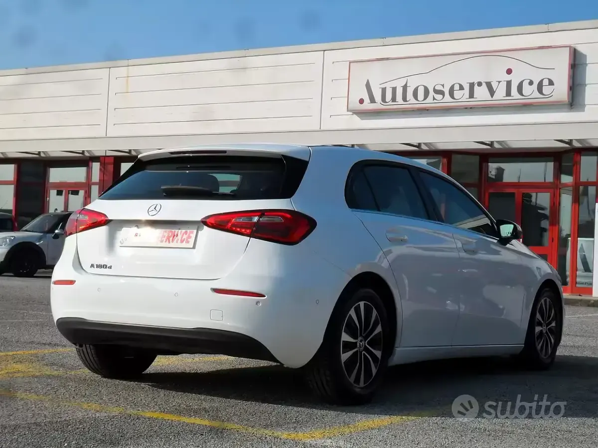 Usata Mercedes A180 Business 116 CV (85 kW) 2021 Bianco Berlina