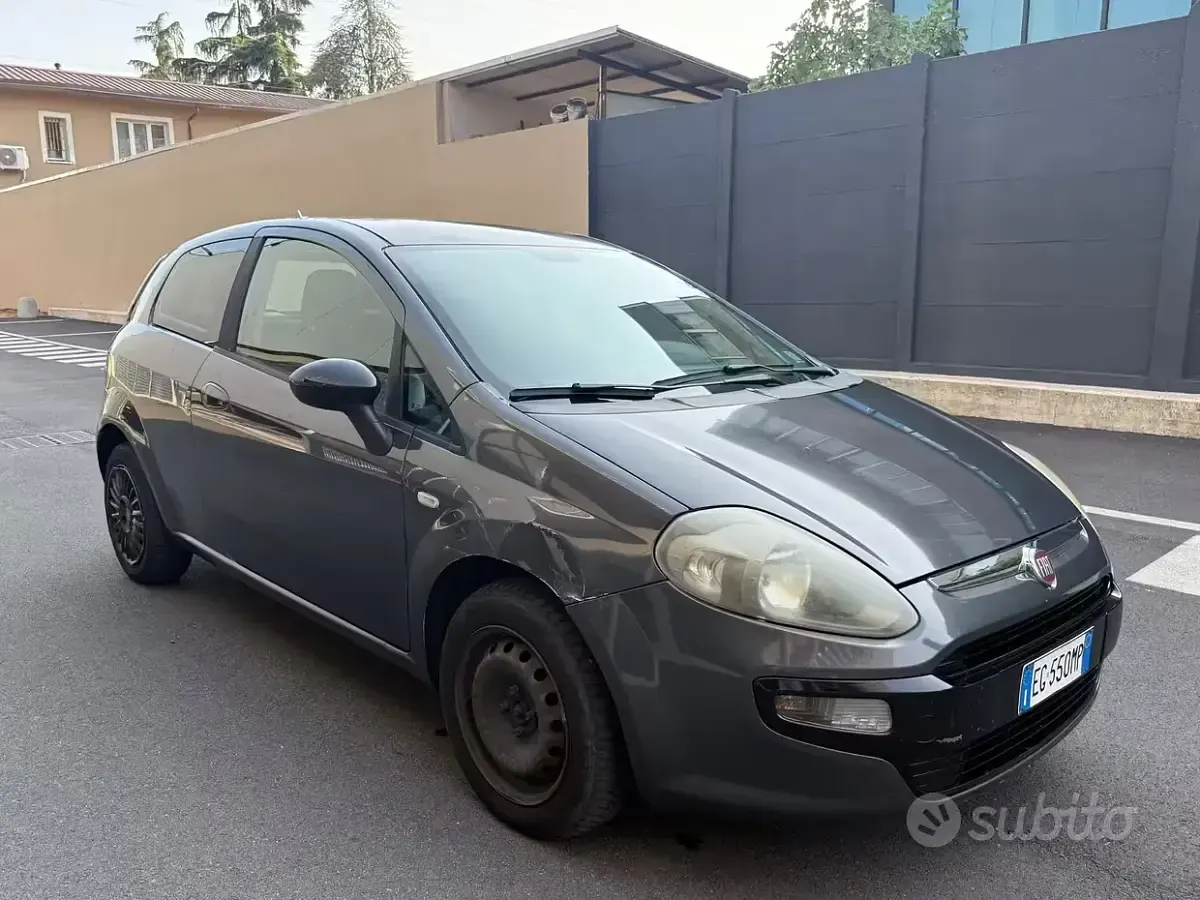 Usata Fiat Punto Evo 69 CV (50 kW) 2011 Grigio Utilitaria