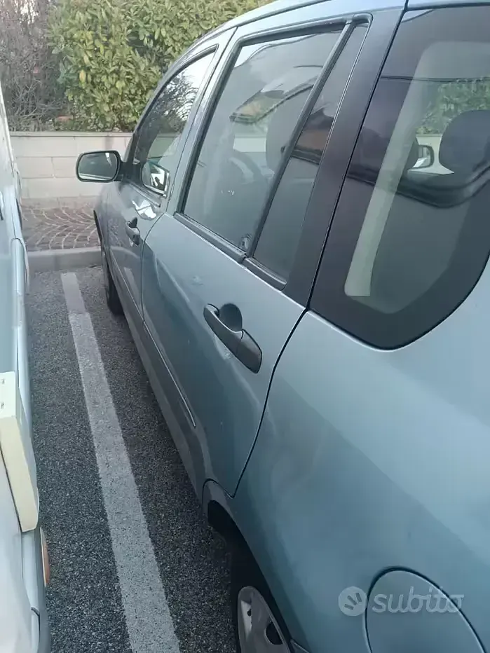 Usata Mazda 2 68 CV (50 kW) 2006 Bluazzurro Utilitaria