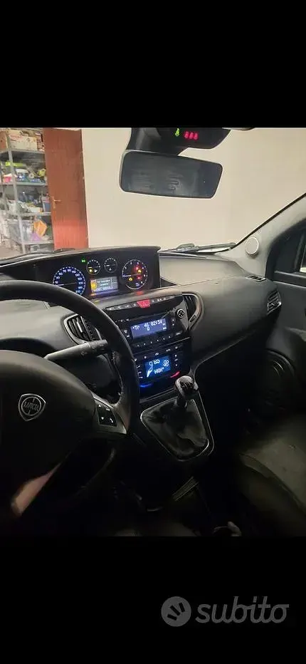 Usata Lancia Ypsilon 95 CV (69 kW) 2011 Utilitaria