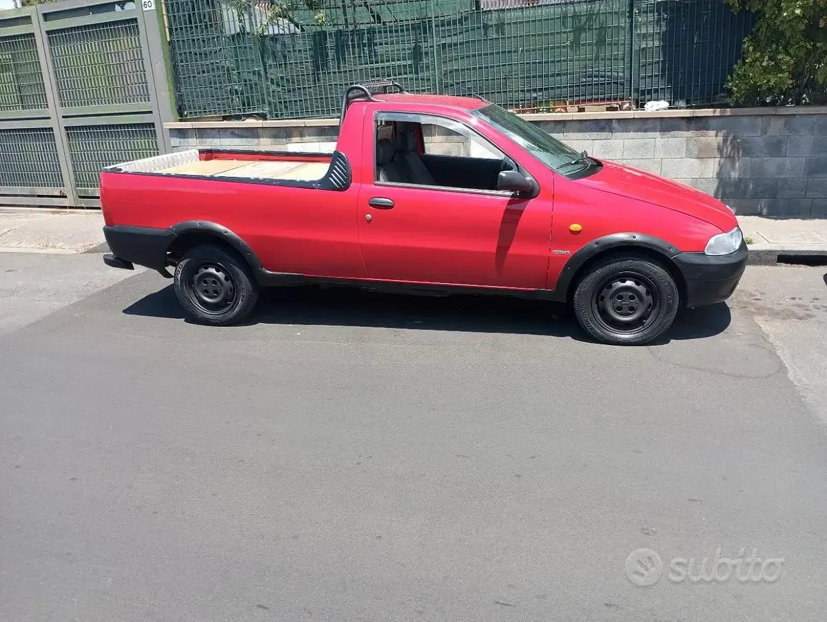 Usata Fiat Strada 69 CV (50 kW) 2000 Rosso Pick-up